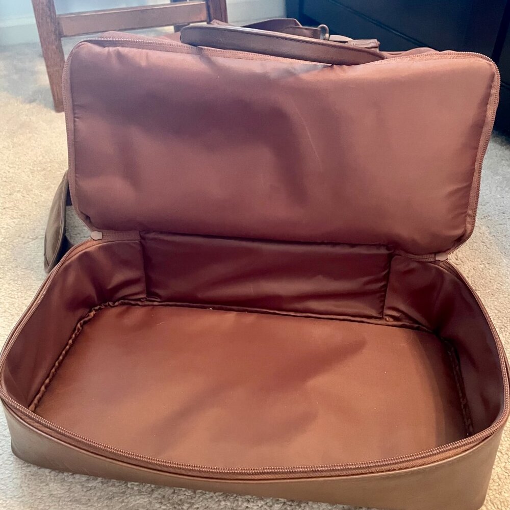 Beis Full Size Weekender Bag in Maple- only used once. - Picture 3 of 4